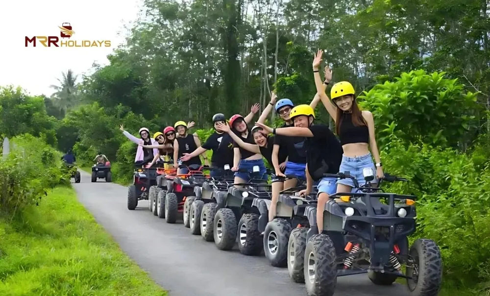 Kumpulan penunggang ATV di laluan hutan di Langkawi