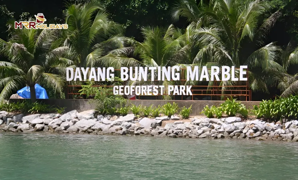 Papan tanda Taman Geohutan Marmar Dayang Bunting di Langkawi