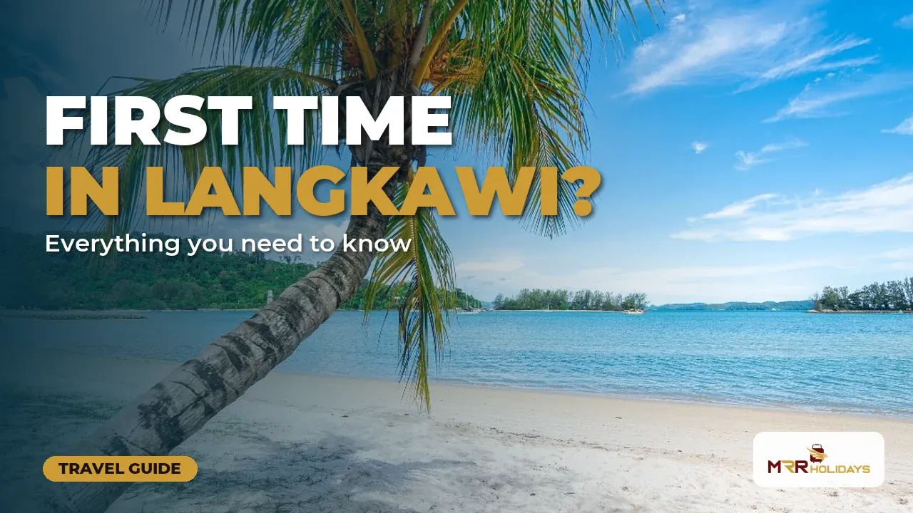 Pantai pasir putih dengan pokok kelapa di Langkawi