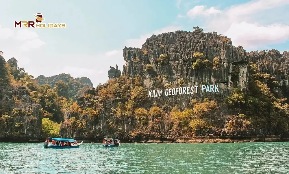 Tebing batu kapur Taman Geohutan Kilim di Langkawi